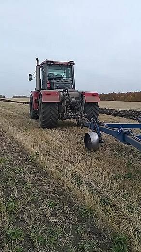 Exploring the Cummins 17 Tractor in Action