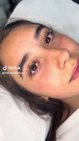 Classic set for this absolute natural beauty 🩷🥹 #lashes #lashextensions