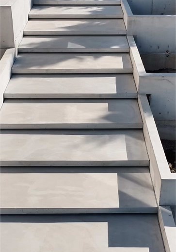 Why choose concrete floating stairs for your home exterior? 🏡 Concrete floating stairs are more than a design trend—they’re a bold architectural choice that combines style and strength. But are they the right fit for your space? Here's what you need to know: ✅ Sleek, Minimalist Look – Perfect for creating a clean, contemporary aesthetic. ✅ Space-saving – Visually open up rooms, making even small spaces feel larger. ✅ Built to Last – Concrete stairs are incredibly durable, low-maintenance, and t