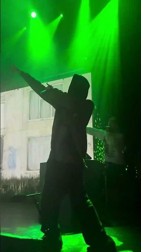 EsDeeKid performs “LV Sandals” Live in Boston on the Council House Rat Tour