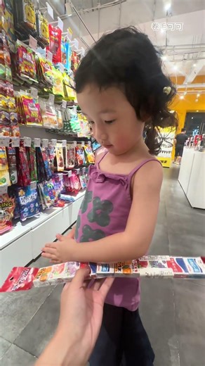 Dad's Secret Gift Made Child Give Up Candy #cute #adorably #funny