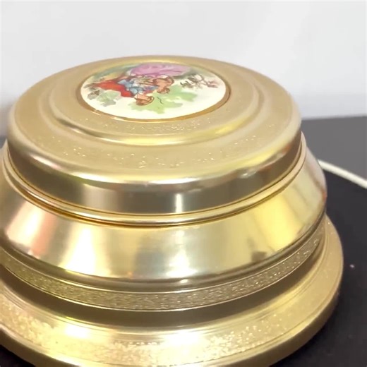 Vintage Musical Powder Box With Porcelain Victorian Scene in Lid: Vintage Vanity Decor - Etsy