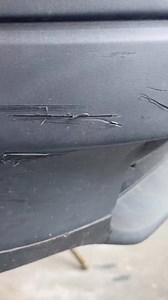 Kratzer oder Risse an der Plastikstoßstange? Leider lässt sich Kunststoff oft nicht wieder reparieren. In diesem Fall ist der Austausch der Stoßstange die beste Lösung. Komm vorbei für eine schnelle und kostengünstige Lösung! Wir beraten dich gerne! 09126 2894047 | Lackierzentrum Haas