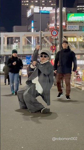【Guys behind😂】【Superhuman skill】【Japanese most viral performer】Robomon