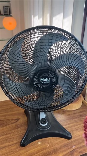 @home2tips on Instagram: "You’ve been Cleaning your Fan the wrong way your whole life and didn’t know it! PLEASE DM FOR CREDIT OR REMOVAL 💚 Stay connected. Follow us on @home2tips for updates! #tips #trick #hometips #diy"