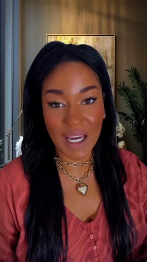 Nuša Fatma Diakite | Tvoja BFF 💎 on Instagram: "Bila sam i ja devojka koja daje. Koja razume. Koja ćuti. Koja se trudi više. Koja veruje da će neko to videti, ceniti i vratiti. Nije. Niko ti neće reći hvala. Niko ti neće vratiti isto zato što si „dobra“. I što više daješ bez granica, to manje dobijaš. Ne zato što ljudi ne umeju da vole. Nego zato što ljudi poštuju ono što ima cenu. Ja sam to shvatila tek kada sam udarila glavom o zid. Kada sam ostala iscrpljena, prazna i sa pitanjem: „Kako sam 