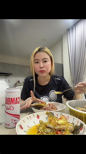 Cambodia Cola ត្រូវគ្រប់មុខម្ហូប​ #cambodiancola #កម្ពុជា​កូឡា​ #eating #fyp #foryou