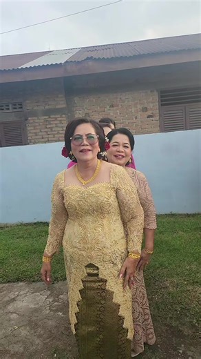 Lasma juntak (@lasma.juntak)’s videos with ASAL MA DOS ROHATTA - ARUL GURNING