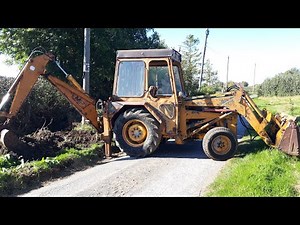Vintage Thursday. Massey Ferguson 40 digger at work.