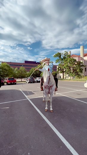 #charro #charreria #motivation #motivación #deporte #escaramuza #floreo #floreodesoga #floreandolasoga #caballo #equino | Adrian Bugarin