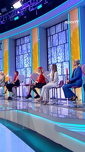 Teil 1: Es kracht mal wieder bei My Style Rocks 💥 Christina und Samira geraten mal wieder aneinander. Was mit einer frechen Diskussion angefangen hat, endet im großen Streit. PS: Mit jedem Teil wird es intensiver… 😅 Montag bis Freitag um 16:45 Uhr auf SPORT1! 💄👠👗 #MyStyleRocksGermany #mystylerocksde #sport1deutschland #sport1 #mystylerocks #gulcankamps #andreaswendt #haraldglööckler #larissamarolt #sandrabauknecht #anetasablik #anneliehenze #ariellerippegather #christinagrass #gretabarthel 