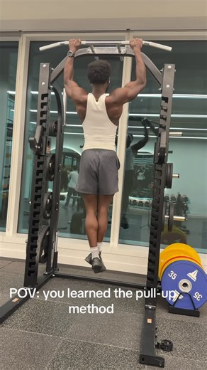 Pb Jay on Instagram: "Pull-up progression: Dead hangs (grip + shoulder strength) → scap pulls (activate your lats) → assisted reps (build pulling strength) → full pull-up (put it all together). #hybridathlete #howtodoapullup #pullupsgiveyouwings #pullups #chicagofitnesscommunity"