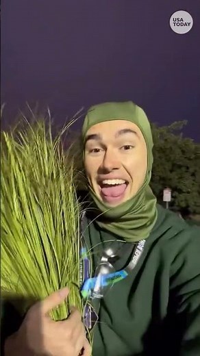 Did you know the bushes at the Super Bowl were humans?