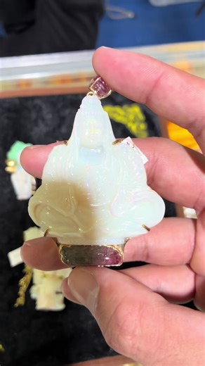 Hand carved Australian opal Buddha. Carvings like this are all about working with the stone, not against it. One wrong move and it’s over. When it works, the result is something you just can’t replicate with standard cutting. Would you ever wear carved opal jewelry or do you prefer traditional shapes? #opal #australianopal #opalcutting #gemstones #opaljewelry