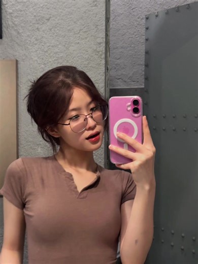 Video của thích ăn gà (@cim_uen) với bản nhạc nhạc nền - ♠️ Nhi Bảnh ♠️