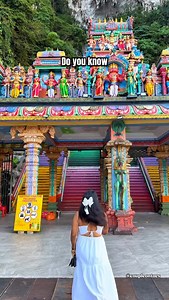 One of the most beautiful Hindu temples in the world — and it’s inside a 400-million-year-old cave! 🛕✨ Just 15 km from Kuala Lumpur’s city center, Batu Caves is a must-visit when in Malaysia. 📸 From the majestic 42.7-meter golden Murugan statue (the tallest in Malaysia) to the vibrant 272 steps, everything here feels surreal. 🚇 Getting there? Super easy — take the metro (5 min walk to the entrance) or a Grab from your hotel. 💸 Entry? Absolutely free! ✨ Why it’s special: • ⛅ Set inside ancien
