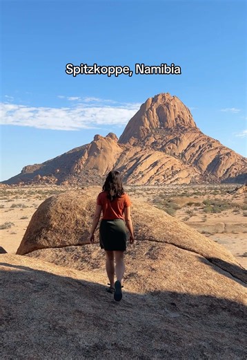 📍Spitzkoppe, Namibia Follow our journey through Namibia with a roof top tent and learn all our tips to prepare your own journey. #namibia #namibie #roadtrips #travelafrica