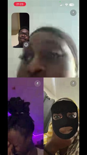 Actually, we had online classes all week, but I have too many teas to tell and I couldn't wait to see them at school, so I made a Snapchat call🤣 with @𝔸strid🦂 @adjara_niang @𝐒𝐳𝐚🪐 | btw 👻 : johnson.ckp #fyp