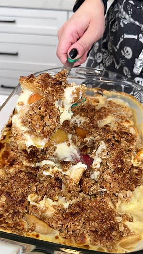 Your family will love this easy dessert! Jen makes a Fall inspired apple treat | Family Style Cooking