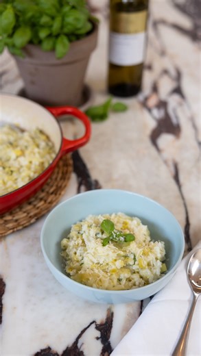 Matilda Ramsay on Instagram: "This creamy leek risotto is such a winter staple! 🙏 Since the temperature has dropped so much this week I have a big batch of this on the go for me and my family! ❄️🍽️ Ingredients - 800g of leeks - 250g of risotto rice - 2 garlic cloves - 50g of Parmesan - 150g unsalted butter - 1.75l of chicken stock - 150ml of Pinot Grigio - Fresh Basil leaves Method: - Chop up the leeks into rounds and mince your garlic - Melt half of your butter in a large heavy based pan - Ad