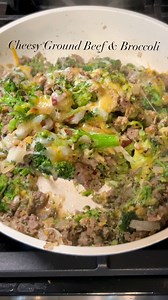 This Cheesy Ground Beef and Broccoli is low carb, high protein, and super easy and flavorful! #groundbeef #broccoli #weeknightdinner #easyrecipe #dinnerideas #lowcarb #highprotein #weightloss #healthymeals | Whatsmomcookin