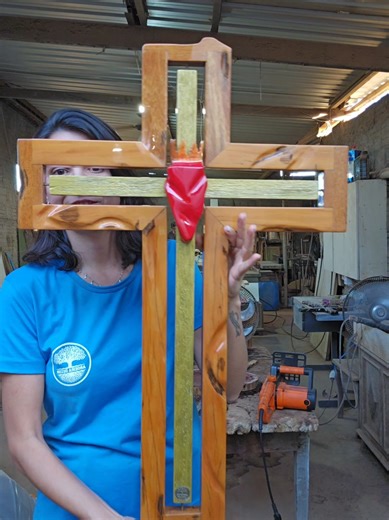 Crucifixo com Sagrado Coração de Jesus artesanal