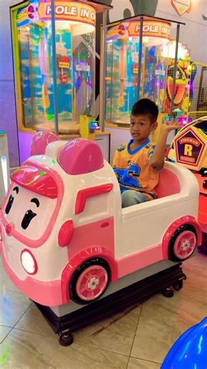 Fun times on a super cute pink Hello Kitty bus! 🚌🎀🎉💞 #cutebaby