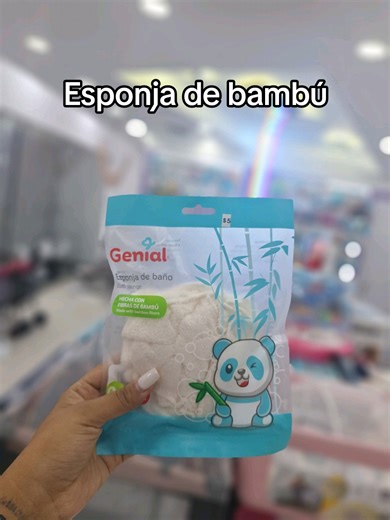 La piel de tu bebé es tan delicada que necesita el mejor cuidado. Por eso, te presentamos la esponja de bambú de Genial para Bebé. Hecha con 100% fibra de bambú, es increíblemente suave e hipoalergénica. No contiene químicos y está diseñada para no rayar ni irritar la piel más sensible. Con su textura ultra suave, la hora del baño se convierte en un momento de pura relajación y cuidado. Es el accesorio perfecto para asegurar que la piel de tu bebé esté siempre sana y protegida. #GenialParaBebe #