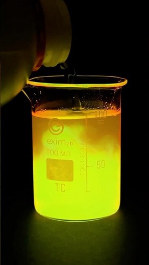 💡That’s how glow sticks work. Subscribe💡#chemistry #glowsticks #science