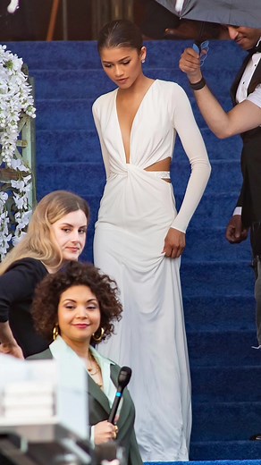 #Zendaya looks breathtakingly beautiful filming a #SmartWater commercial yesterday 🤍💧📸 David McGlynn #zendayacoleman #zendayaedit #fashion #zendayaedits