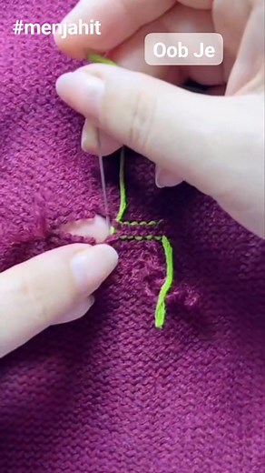 Cara menjahit secara manual Sweater bolong dengan rapi #menjahit #merajut #penjahit #DIY #Caramenjahit #tipsmenjahit #caramenjahit #pakaian #baju #jaket #sweater | Oob Je