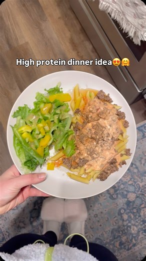 Alexis 🫶 on Instagram: "This was Tuesdays dinner after CrossFit! 😍 so yummy and high in protein! Ingredients: ✨ High protein pasta noodles (catelli brand) Lean ground beef Preggo tomato sauce blended with cottage cheese Side green salad So yummy! 🤗 It was my first time trying the catelli high protein pasta noodles and they were so good! Definitely recommend! 🤍 #highproteinmeals #activestudent #hybridathlete #crossfitbeginner #hyroxtraining"
