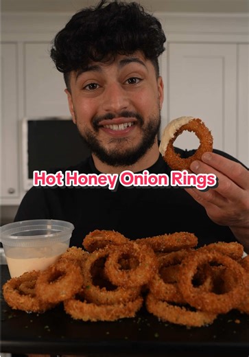 Crispy Hot Honey Onion Rings 🤭 Recipe: 2-3 large white or yellow onions 1 egg 3 cups milk 1/4 cup hot sauce 2 tsp paprika, chili powder 1 tsp black pepper Salt to taste Hot honey: 8oz butter 1-2 tsp cayenne 12 oz honey Squeeze of lemon Salt and msg to taste Dry mix: 3 cups flour 2 tsp paprika, chili powder 1 tsp black pepper Salt to taste 3-4 cups panko!