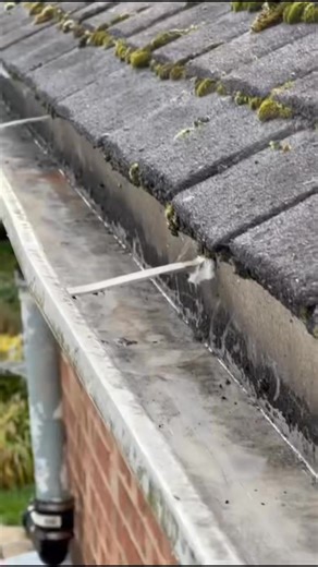 Before & After Gutter Clean 💎 A build-up of sludge, moss, and debris is unavoidable this time of year — but leaving it too long can cause real problems. Blocked gutters stop water from draining properly, leading to: ➡️Overflowing gutters and leaks ➡️Damp issues and damage to walls or foundations ➡️Extra weight that can cause gutters to sag or break ✅Regular clearing keeps everything flowing smoothly and protects your home from costly repairs later on. We’ve got availability from Wednesday next 