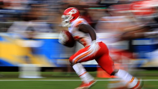 Tyreek Hill topped 23 mph, had two fastest runs of NFL season