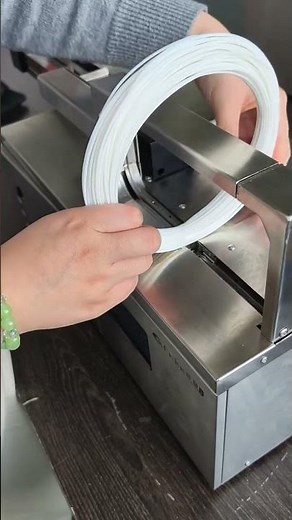 This horizontal open-loop strapping machine features a strapping interface located directly..
