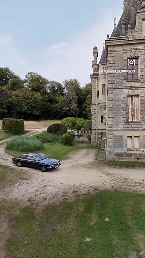 CHEF D’OEUVRE XIXEME ISMH EN BRETAGNE - fantastique architecture néo-renaissance de granit - 30 hectares - Haras - Entre Rennes et Vannes, Morbihan, BretagneDans un somptueux parc romantique offrant une vue dégagée plein sud sur la belle campagne du Morbihan, ce spectaculaire château achevé en 1898, un des chefs-d’œuvre de la fin du XIXème siècle en Bretagne, prend place sur une implantation médiévale dont subsiste des douves sèches et trois originaux pavillons du XVIème siècle. Prix : 1 554 400