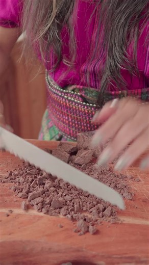 Most people still think cacao and chocolate are the same… but ceremonial cacao is on a completely different level. This is pure, sun-dried, high-flavanol cacao not roasted to the point where it loses its antioxidants, minerals, and heart-supporting compounds. It’s cacao in its natural state… the way it’s been prepared for generations by women who carry the ancestral methods. Clinical studies show that high-flavanol cacao can activate stem cells for cellular repair, improve circulation, calm the 