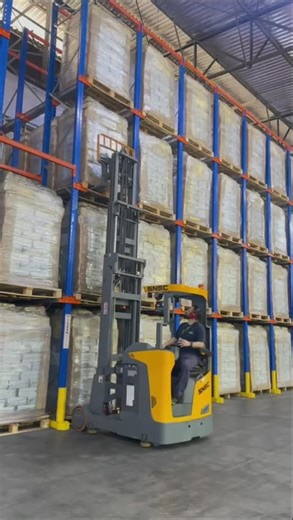 SNSC carretilla retráctil de 2 toneladas en Brasil #empilhadeira #montacargas