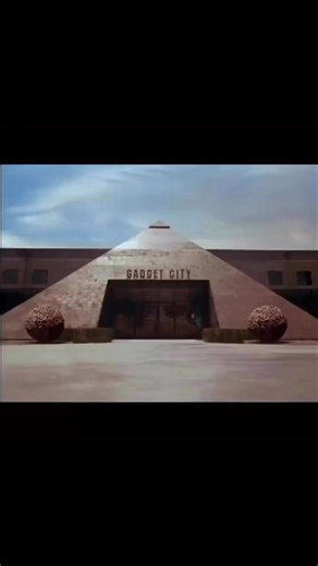 37K views · 1K reactions | #throwbackthursday clip from Chairman of the Board!     #taylornegron #movies #movielover #movieclip | Carrot Top | Facebook