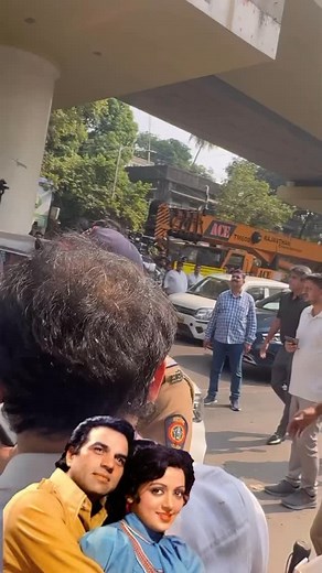 Hema Malini arrives at the cremation centre to pay her last respects to Dharmendra Ji. #HemaMalini #Dharmendra #LastRites #Tribute #BollywoodLegend #Respect #Condolences #BollywoodNews | India Thailand Trade