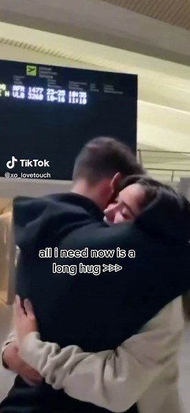 Long Hug Trend: All You Need Right Now