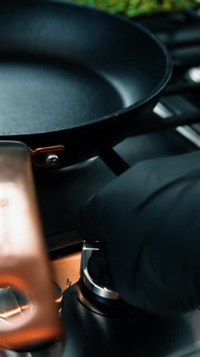 🔥 One pan to master it all. Even perfectly seared salmon. With the Heritage The Rock PRO 12” (30 cm) fry pan, cooking like a pro is easier than ever. 🐟 Whether you're going for that ultra-crispy salmon skin or even doneness from edge to center, its reinforced Rock.Tec Non-Stick coating and wide, stable cooking surface make all the difference. ✨ Induction-ready, easy to clean, scratch-resistant and built to handle it all. 👨‍🍳 Pro-level performance. Designed for your kitchen. 📍 Available excl