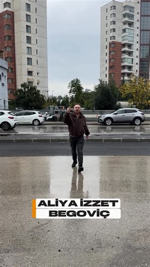 Ali Günaltın on Instagram: "Aliya İzzet Begoviç bulvarı’nda denemeniz gereken 3 farklı lezzet 🙋‍♂️ #NeYesekYaa #Reklam - @terrapizzagurselpasa Bol bol pizza 210₺ - @katmercidayibegovic Çikolatalı muska katmer 470₺ - @begovichayatbufe Xl Atom 250₺"