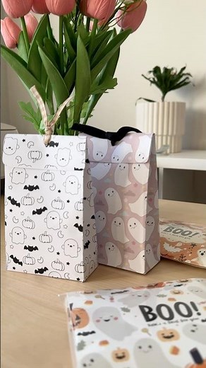Making Halloween treat bags #goodiebag #halloweencrafts #halloweendiy #halloween2025 #printables