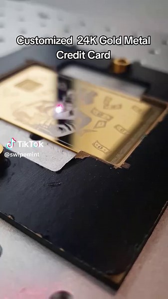 Customized 24K Gold Metal Credit Cards for Luxury Seekers