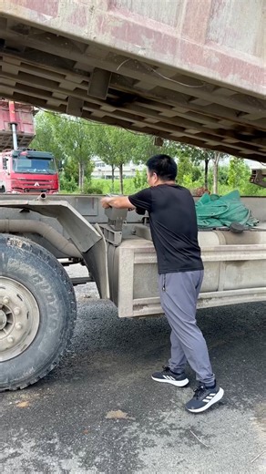 1.3M views · 6.3K reactions | #Handheld Dot Peen Marking Machine# Metal Carving Machine # Serial Number Marking # Steel Plate/Flange Marking | Metal Marking Machine | Facebook