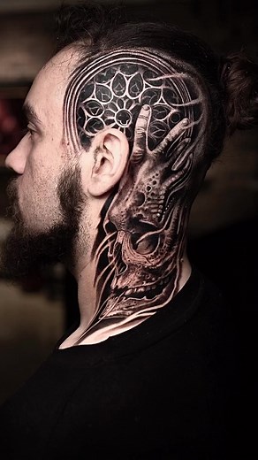 Done during 2 fun days at The Ravens and The Wolves, Long Beach California. Necks and throats are some of the most difficult spots to work on, always a struggle. But so nice to see the final result ⛓️⚔️⛓️Down with #silverbackink #inkeeze #fkirons #kwadron #tattooarmour #killerinktattoo | Mumia - Tattoo Artist