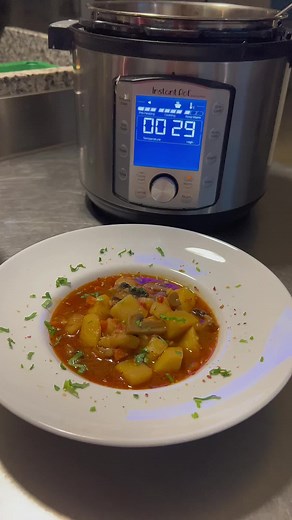 Tocăniță de legume ușor picantă pentru zilele de post