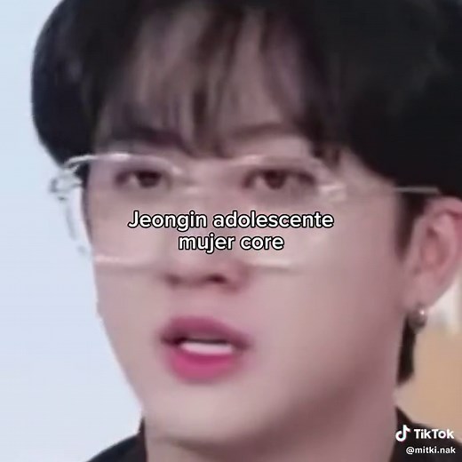 Jeongin mujer adolecente core JAJAJ del skz family!